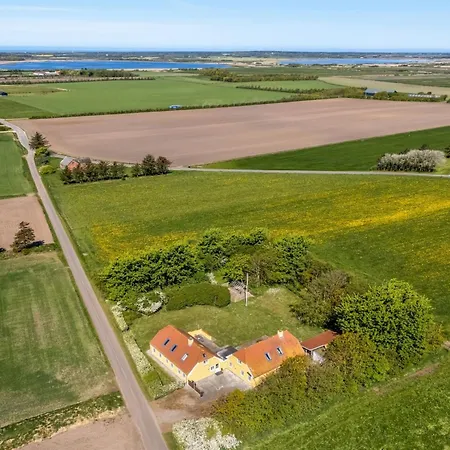 Quirina - 6km From The Sea By Interhome