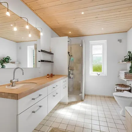 Quirina - 6km From The Sea By Interhome