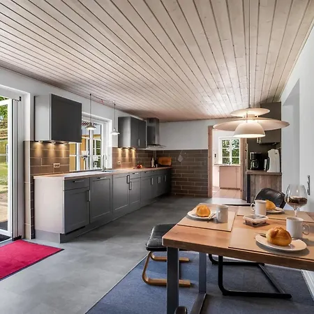 Quirina - 6km From The Sea By Interhome